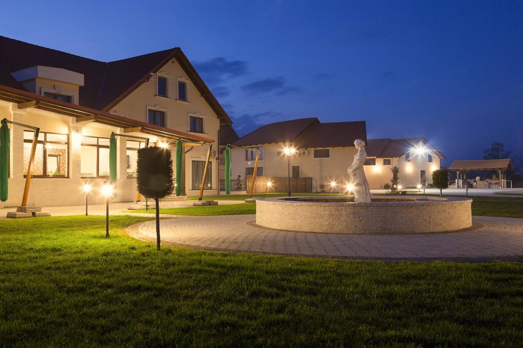 Allegria Hotel Alba Iulia Exterior photo